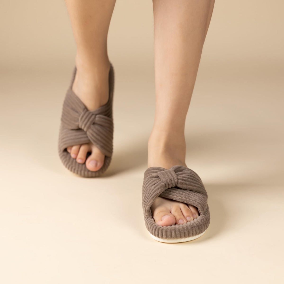 Slippers for Women Memory Foam House Bedroom Corduroy Bow Crossbands Slipper Shoes Comfy Trendy Gift Slippers Brownsize 5 6 5.5